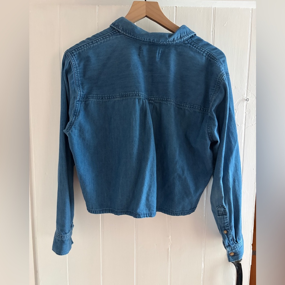 Everlane Cropped Chambray Shirt - Picture 3 of 3